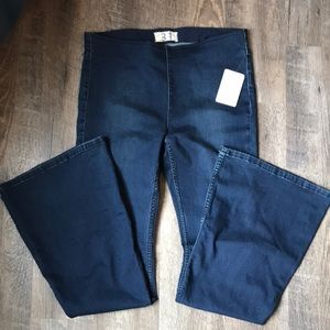 NWT Free People (31) bell bottom denim